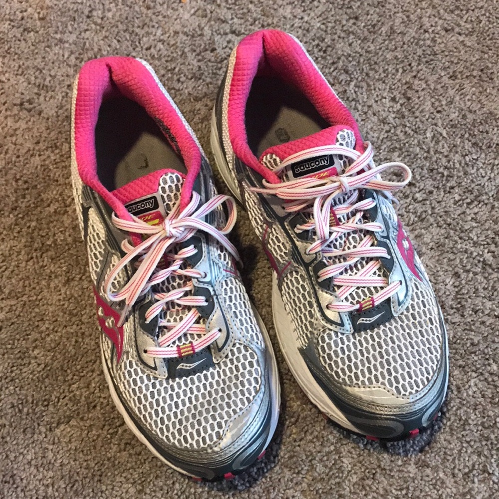 Saucony Pink & Grey Ride 5 Running Shoes. 10.5
